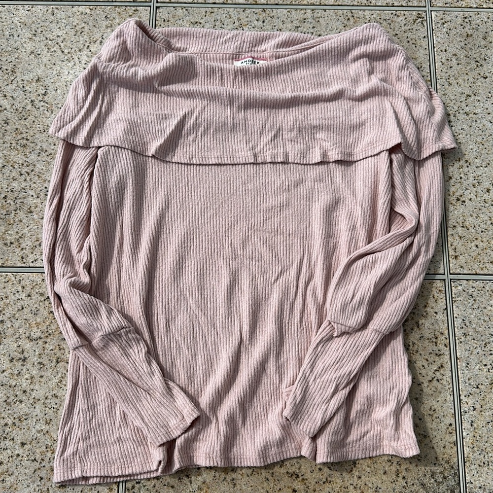 Andree by Unit, Size Large, Off the Shoulder Light Pink Top. - Picture 5 of 5